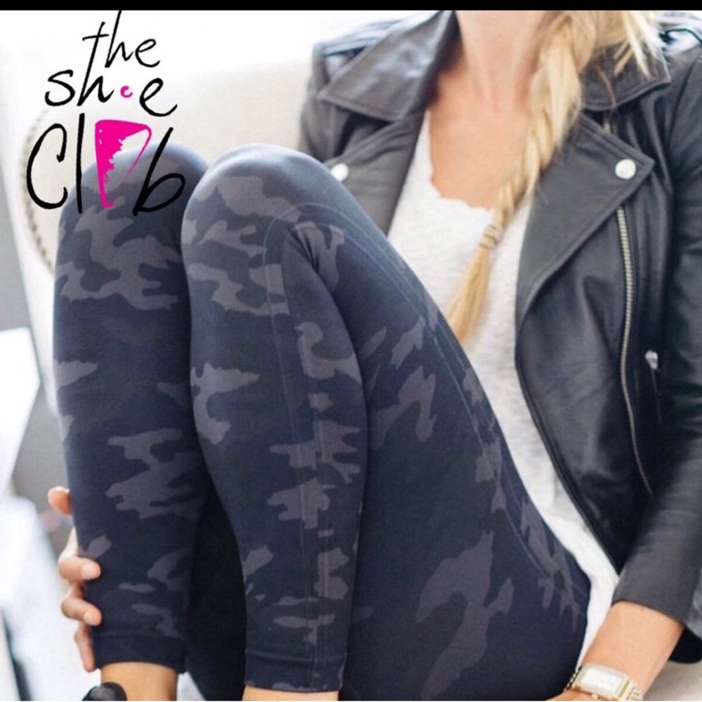 Spanx - Look at Me Now Seamless Leggings in CAMO size M